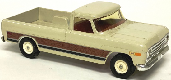 IH 1000 Pickup