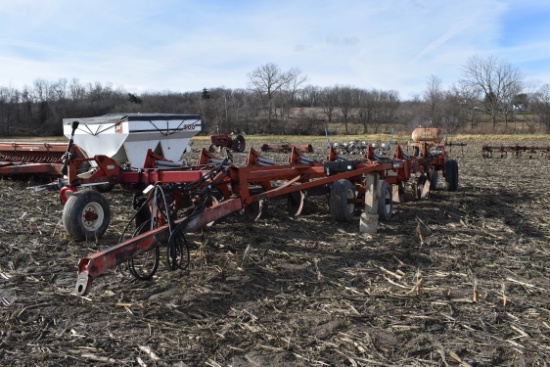 Wil-Rich 8-btm plow, (4) spring reset, onland