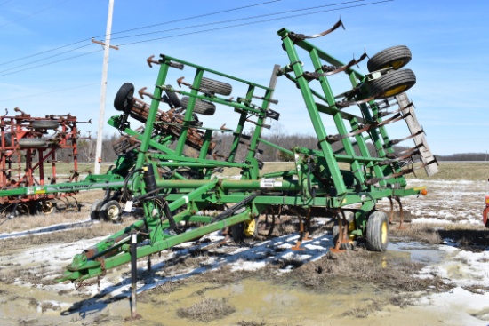 John Deere 2210 Field Cultivator