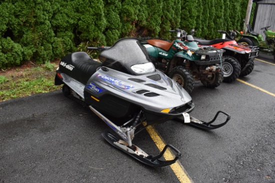 2000 Ski-Doo Bombardier Rotax 700 Formula Deluxe snowmobile