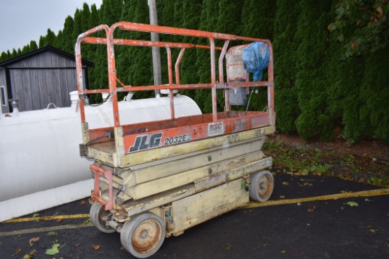 JLG 2032E2 electric scissor lift