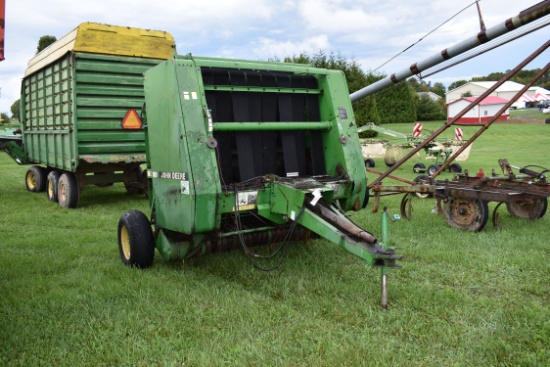 JD 375 baler