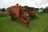 AC 66 pull-type combine, has manual