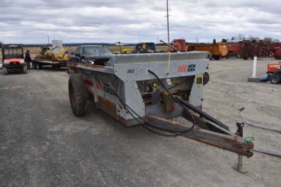 New Idea 362 Manure Spreader
