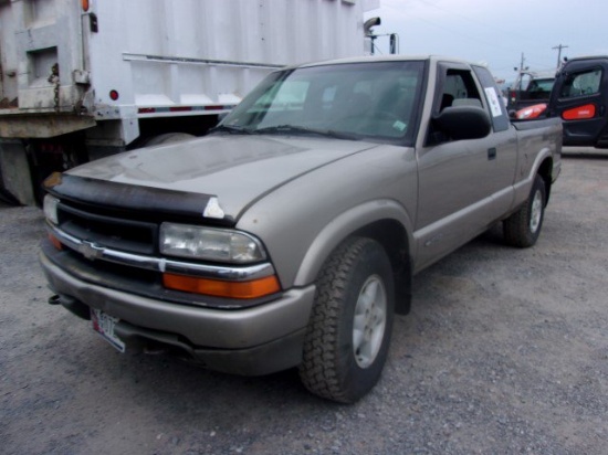 2001 CHEVY S 10 PU GAS, AUTO, EXT CAB S/N 1GCDT19W81K169758 MI SHOWING 202332 **TITLE TO FOLLOW