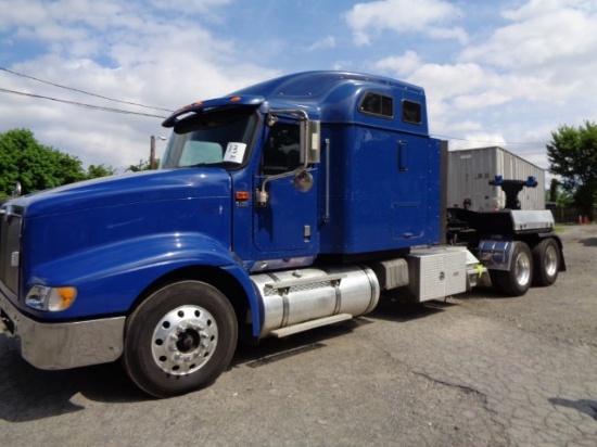 2004 IHC 9400I, 70" STAND UP SLEEPER, C15 CAT, 280 WHEEL BASE, T/A ZACK LIF