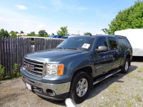 2012 GMC SIERRA CREWCAB, 4X4, SHORT BED W/CAP AUTO, GAS, NAVIGATION SCREEN,