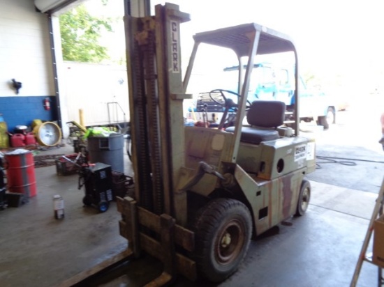 CLARK C500 HY40 GAS FORKLIFT, 60" FORKS, PNEUMATIC TIRES HRS SHOWING 1851