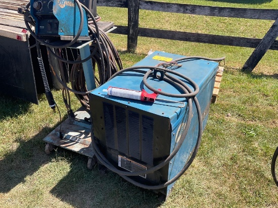 Miller Deltaweld 452 w/ wire feeder & cart