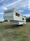 1989 Fleetwood Wilderness Camper, Tandem Axel, 5th wheel/king pin hitch, Manual awning,