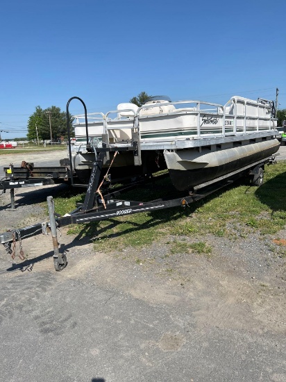 2001 Sweetwater Pontoon Boat, 22 ft, Single Evinrude Motor, Hull # GDY1037PF001, on 2013 Hoosier