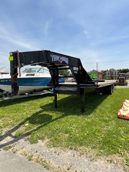 2021 Texas Bragg Gooseneck Trailer, Rub Rails, Storage box, GVWR 20,000 lbs, Tandem Axle, Lay flat