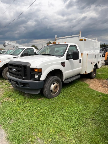 2009 Ford F350 Enclosed Utility (FLEET), Power stroke Diesel, Auto, 4x4, Warner Body, Rec Hitch,