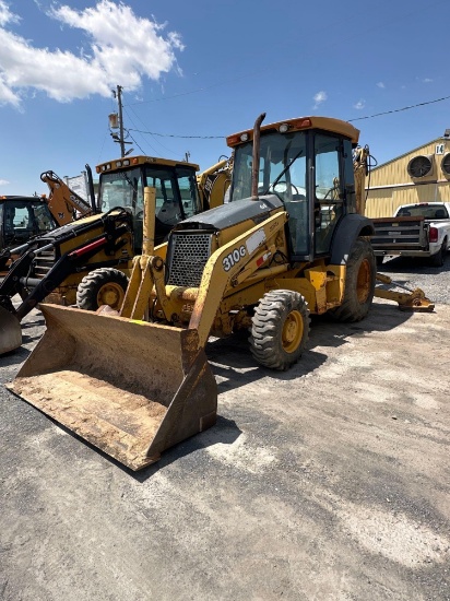 John Deere 310G, Cab, Missing front side glass, heat, A/C, 4x4, ext hoe, coupler, gp bucket, S/N