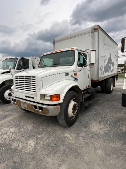 199 INTL Box Truck, DT466E, Auto, 16 ft Box, Lift Gate, Rear roll up door, Curb Side Door, VIN: