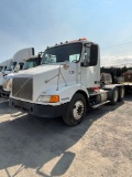 1999 Volvo T/A Road Tractor, N14 Cummins- 435 hp, 10 sp Eaton, Wet line, Rear locker/power divider,