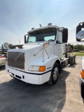 2002 Volvo T/A Road Tractor,... 10 speed, Air Brakes, Wet Line, Hyd PTO, Ar ride Seat, VIN: