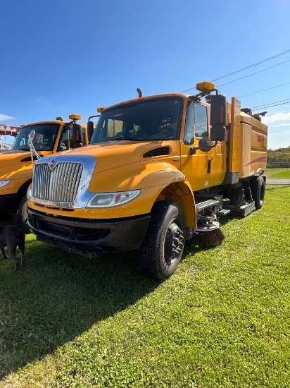 2011 International DuraStar Sweeper Truck, MaxxForce DT Motor, Automatic, Elgin Crosswind System,