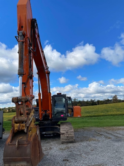 2014 Hitachi Z Axis 350LC, Cab, Heat, AC, Quick Coupler, 36" GP Bucket, 32" Tracks, Front Sliding