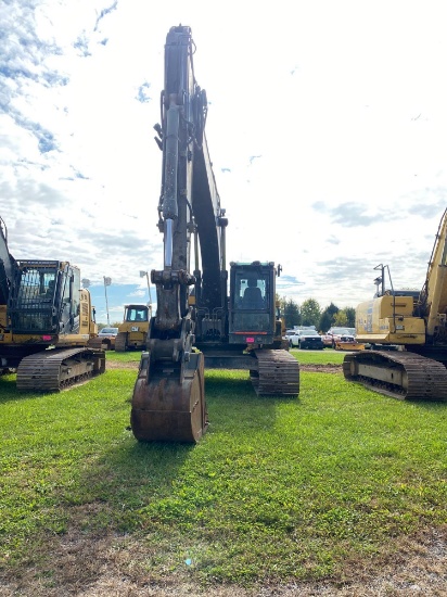 2016 Volvo EC220EL, Cab (Cracked front glass), Heat, AC, Plumbed, Coupler, GP Bucket, SN: 310222,
