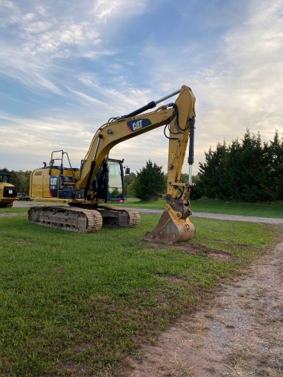 2013 CAT 318EL, Cab, Heat, AC, Quick Coupler, 36" Tooth Bucket, 24" Tracks, Front Slide Up Window,