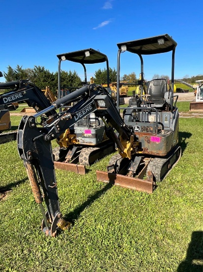 2010 John Deere 17D, Rops, Leveling Blade w/ Extensions, Plumbed, SN: 220992, Hours: 1596