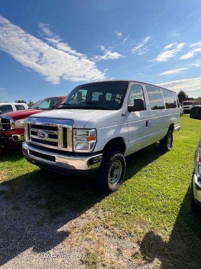 2012 Ford E350 Van, 6.7L Gas, Automatic, Quigley...4x4 Conversion, Rear Seats in back,.... VIN: