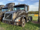 2014 Volvo S/A Road Tractor, Day Cab, D13 405hp Motor, 10 speed Eaton Fuller, Air Brakes, DEF,