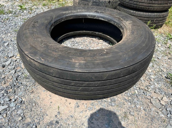 (1) 295/75R22.5 Tire