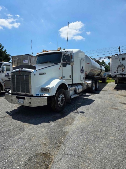 2016 Kenworth T800 Tandem Axle Road Tractor
