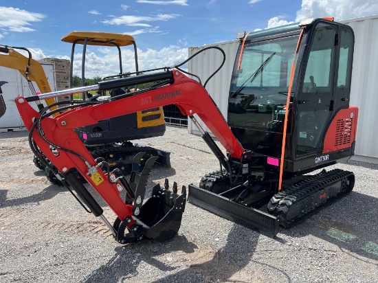 AGT Industrial QNT50R Mini Excavator