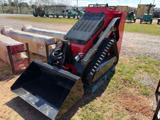 Valley Pioneer SCL850 Compact Skid Steer