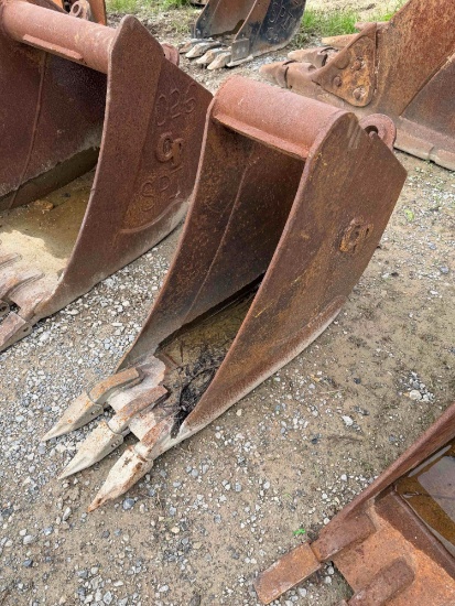 12 CP Toothed Bucket