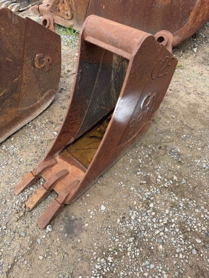12 CP Toothed Bucket