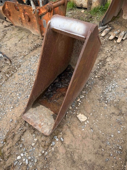 12 Cutting Edge Bucket