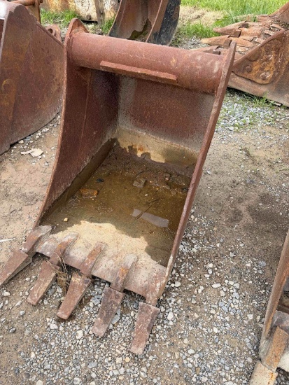 22 CP Toothed Bucket