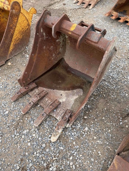 24 CAT Toothed Bucket