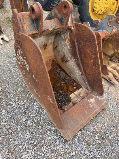 24 CAT Bucket w/ Cutting Edge