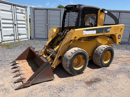 John Deere 325 Skid Steer