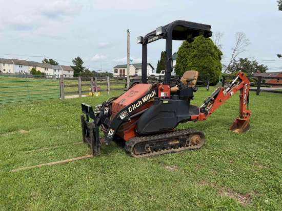 Ditch Witch XT850 Excavator and Tool Carrier