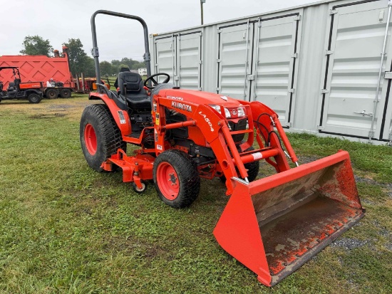 Kubota B3200 Loader Tractor