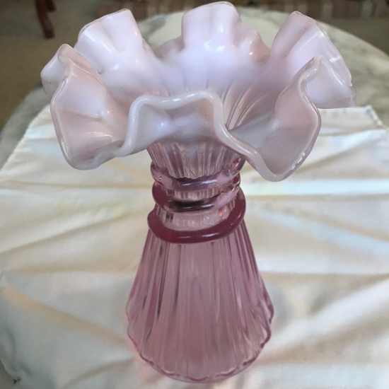 Beautiful Vintage Fenton Ruffled Edge Vase