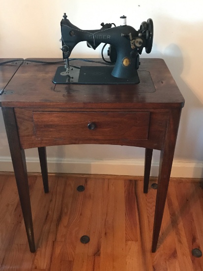 1951 Singer Sewing Machine in Wooden Stand