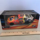 2001 Nascar Hot Wheels Racing Deluxe 1:24 Scale Collectors Car in Box