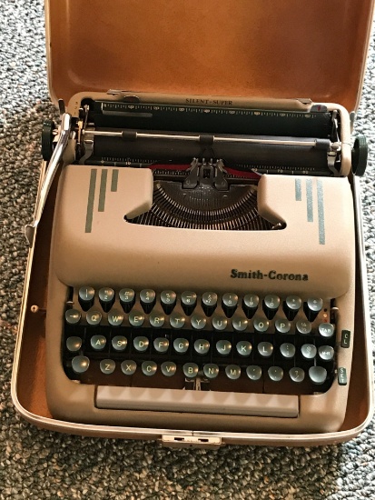 Vintage Smith Corona Typewriter in Hard Case