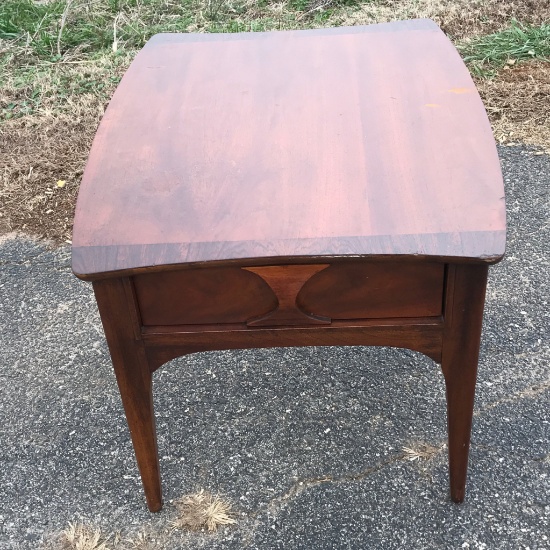 Mid-Century Modern End Table w/Dove Tailed Drawer