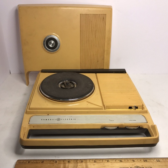 Vintage GE Portable Record Player - Battery & Electric