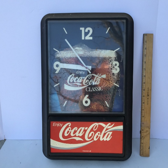 Vintage Coca-Cola Advertisement Battery Operated Clock - Model CBC