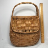 Vintage Basket w/Hinged Lid