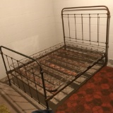 Antique Heavy Metal Full Bed w/Coil Mattress